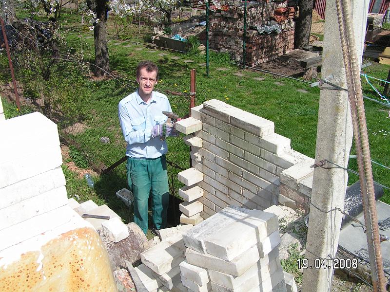 Stavba - bourani nedodelane udirny (2).JPG